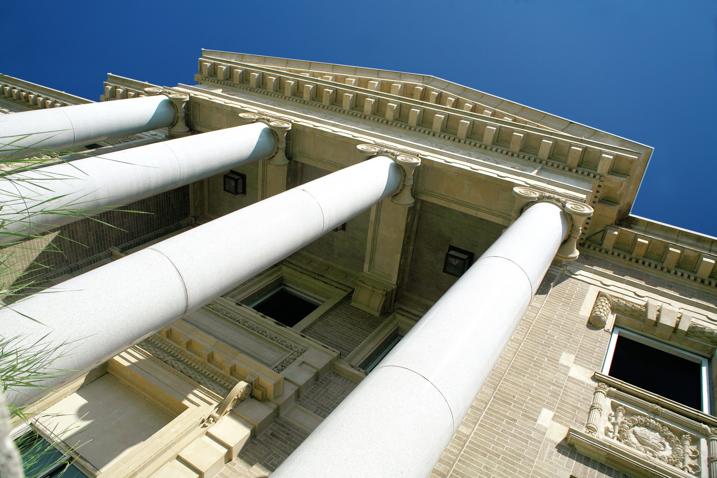 The columned entrance of Willard Library in Battle Creek, seen from below